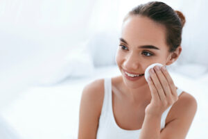 10 najlepších odličovačov a čistiacich prípravkov na pleť - recenzia